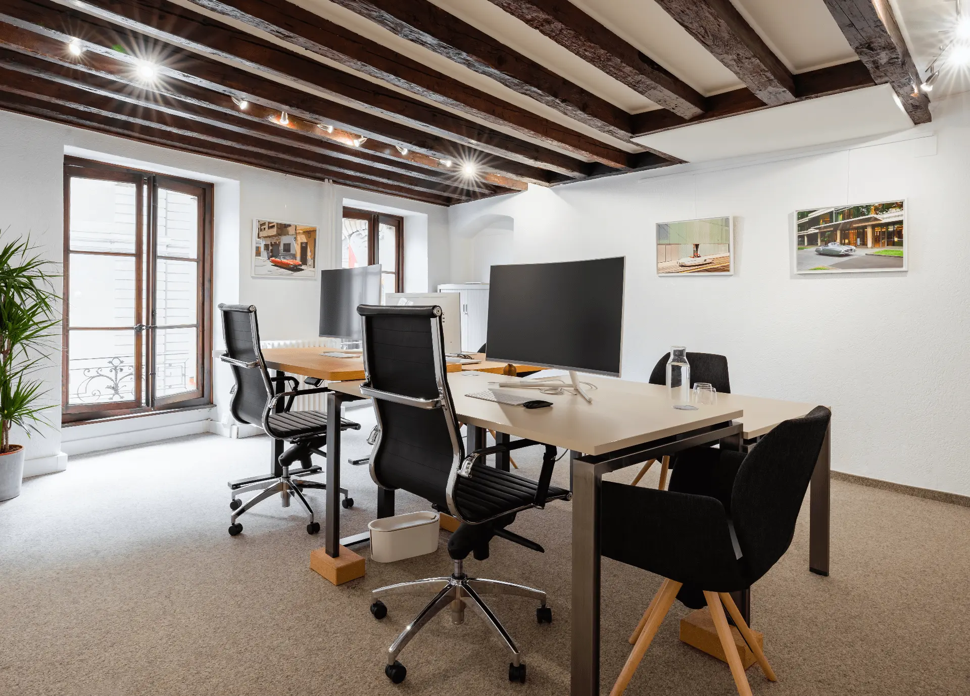 saint léger flex office with multiple workstations