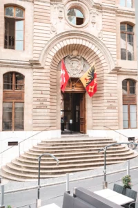entrée du palais de justice de Geneve
