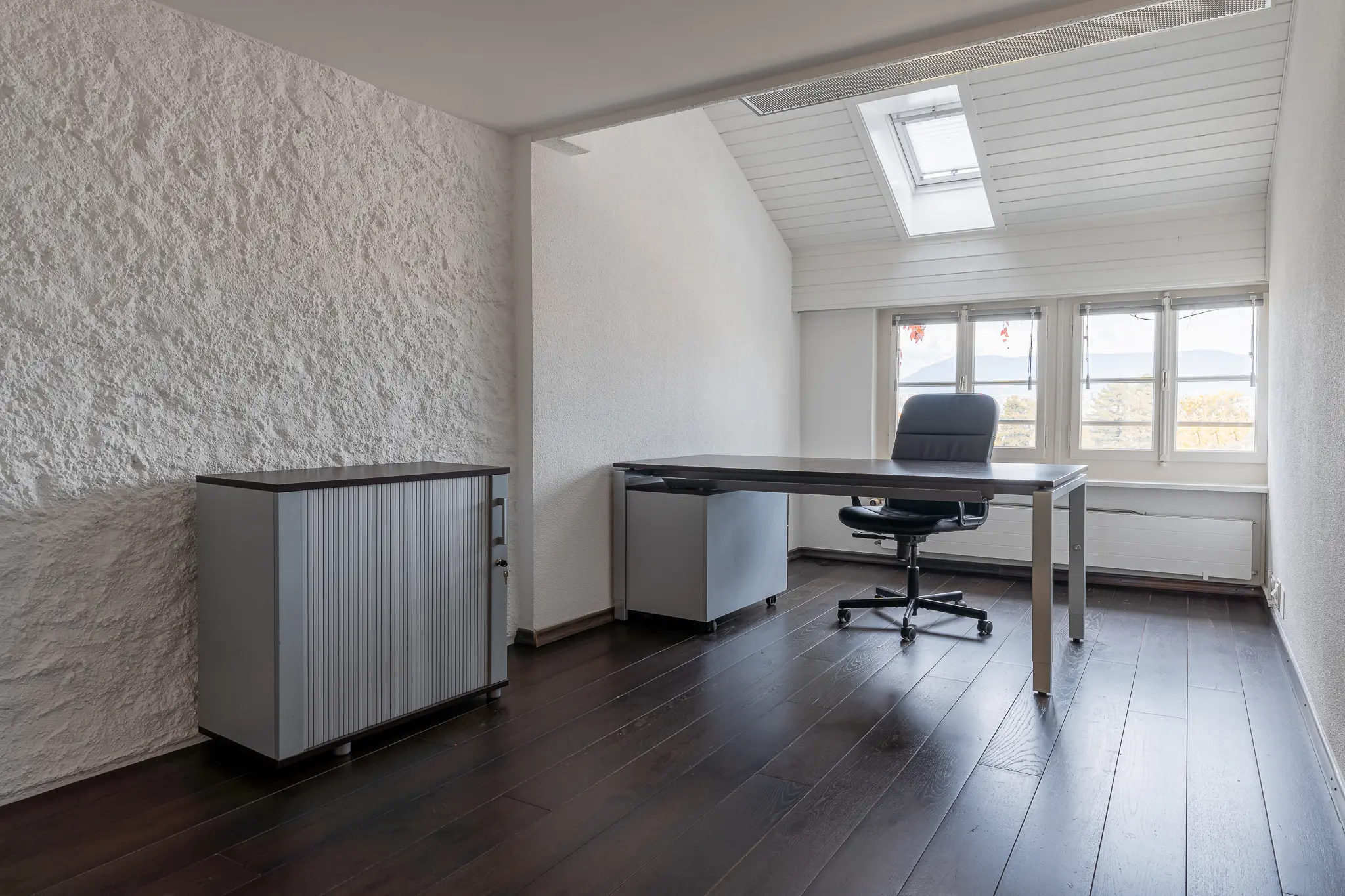 office with view on the place saint antoine