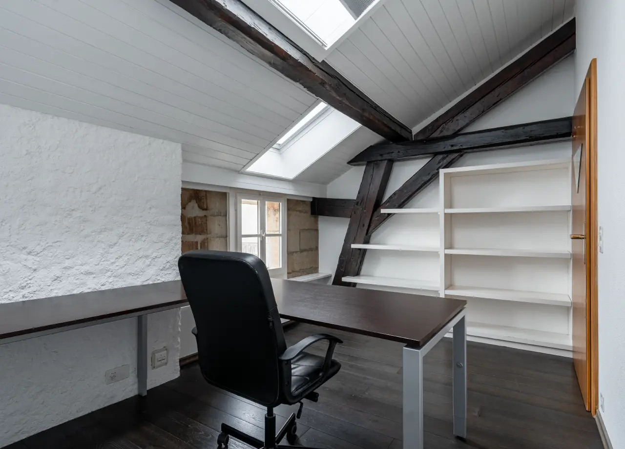 office for 1 to 3 people in a quiet location